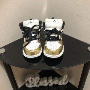 Air Jordan’s 1 Metallic Gold Toddler Sneakers